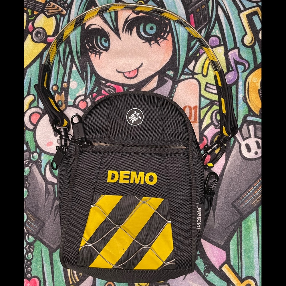 Pac safe magnetic side bag/ hand bag demo piece
